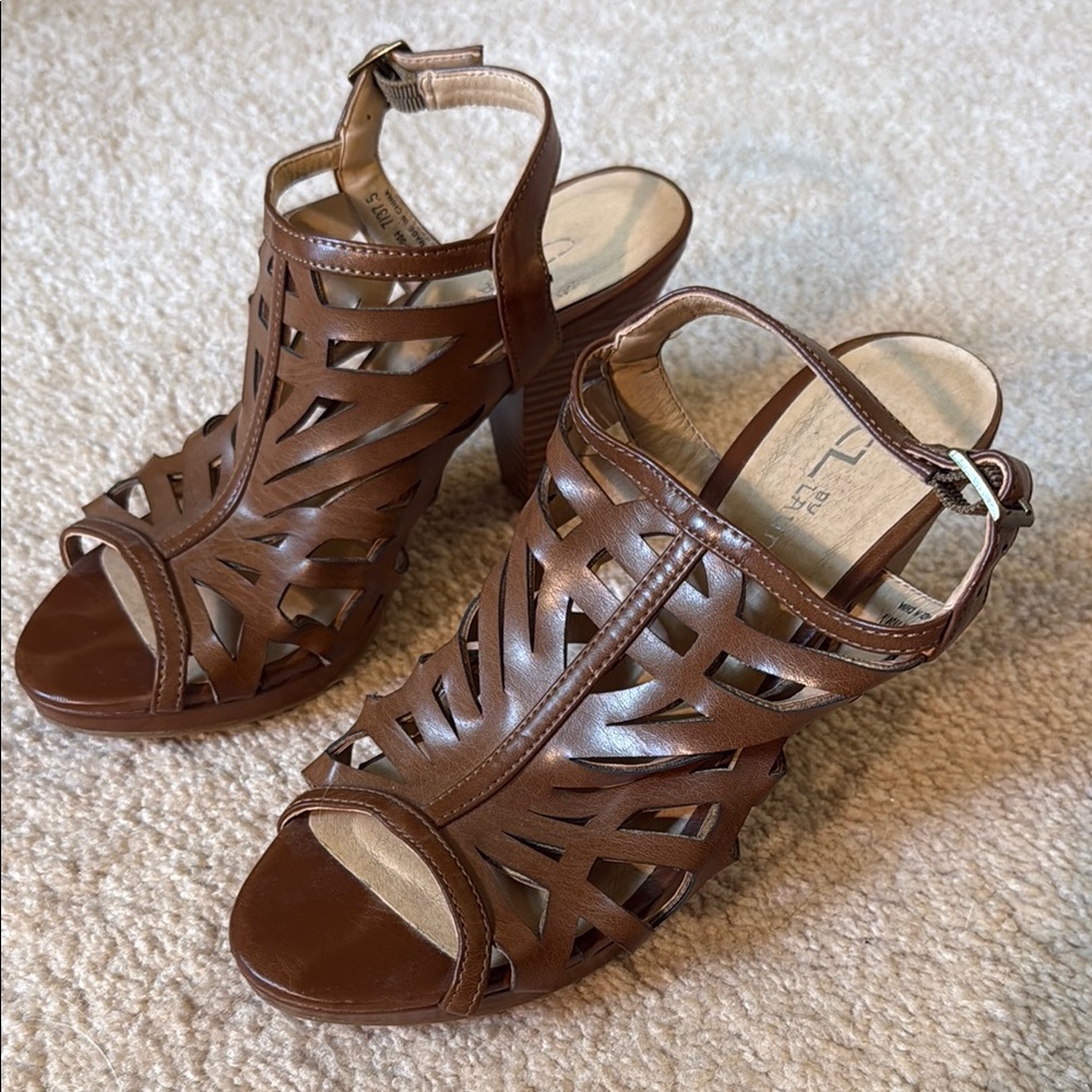 CL by Laundry Brown Sandals with Woven Design